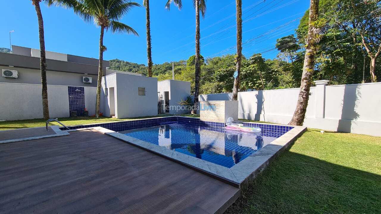 Casa para aluguel de temporada em Caraguatatuba (Praia da Mococa)
