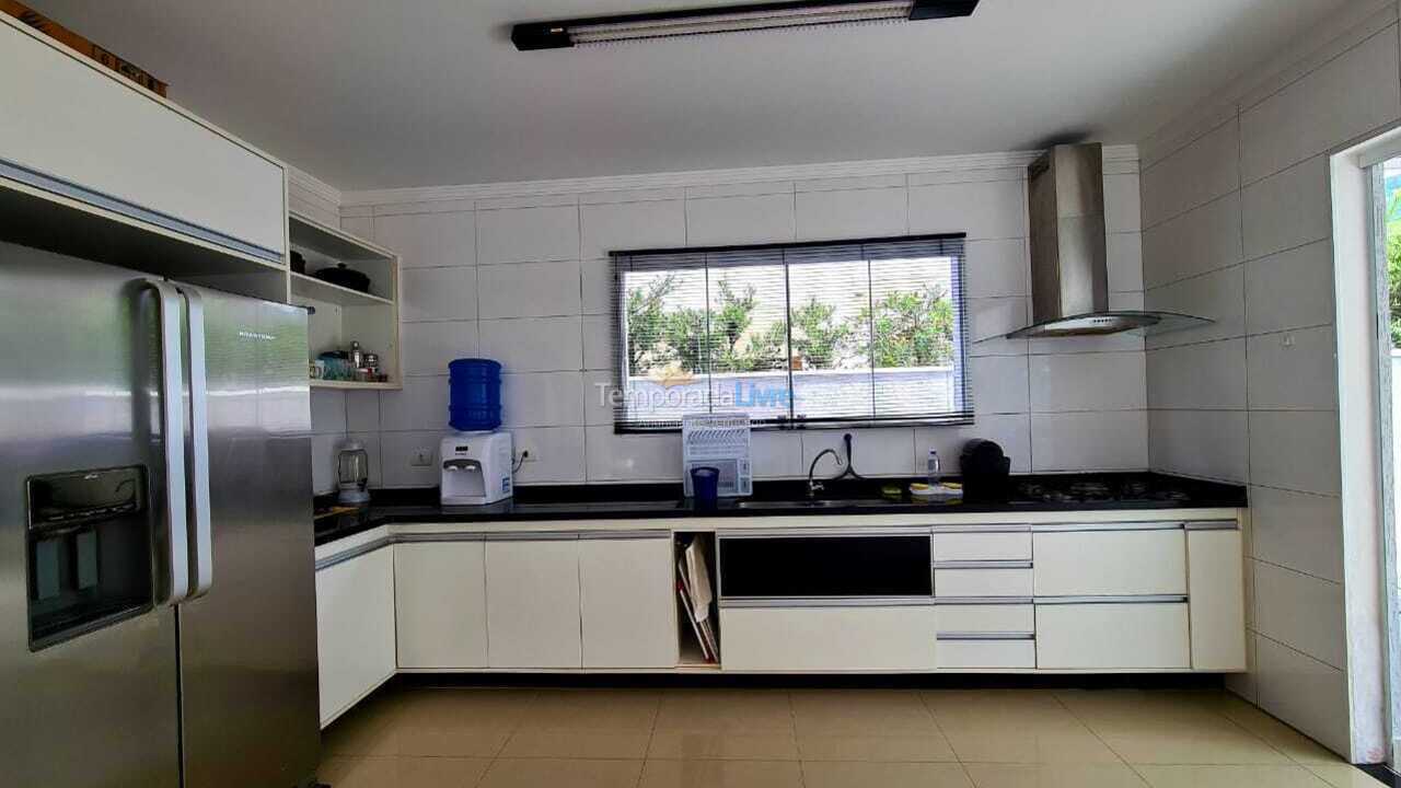 Casa para aluguel de temporada em Caraguatatuba (Praia da Mococa)