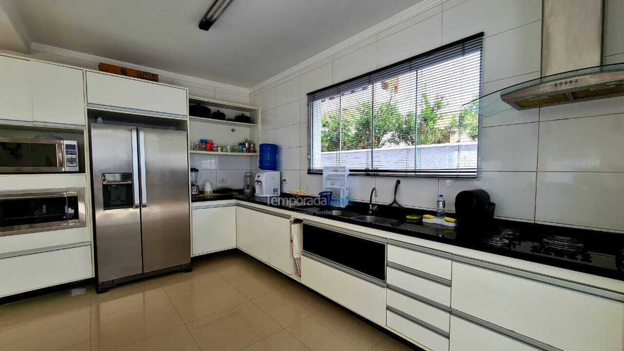 Casa para aluguel de temporada em Caraguatatuba (Praia da Mococa)