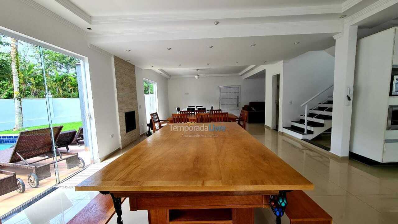 Casa para aluguel de temporada em Caraguatatuba (Praia da Mococa)