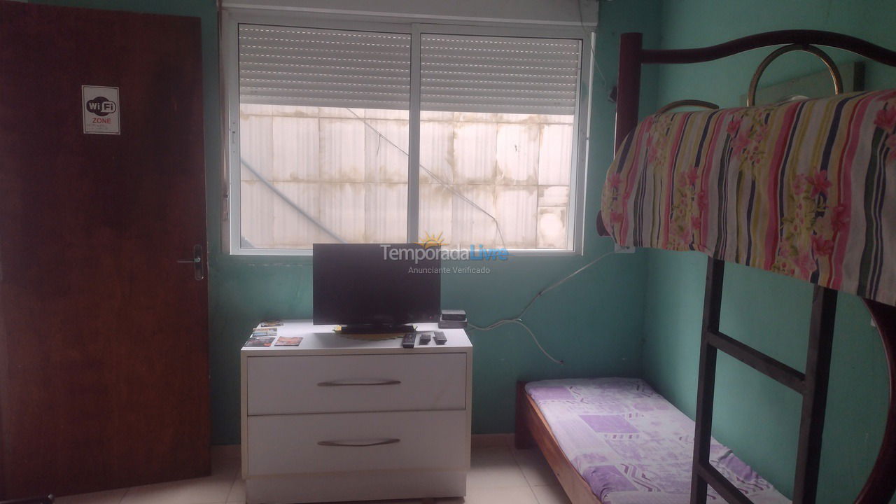 Casa para alquiler de vacaciones em Guarujá (Santa Clara)