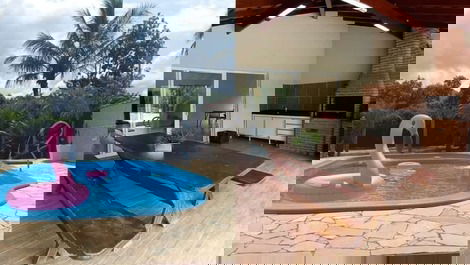 House with pool 4 minutes from the beach.