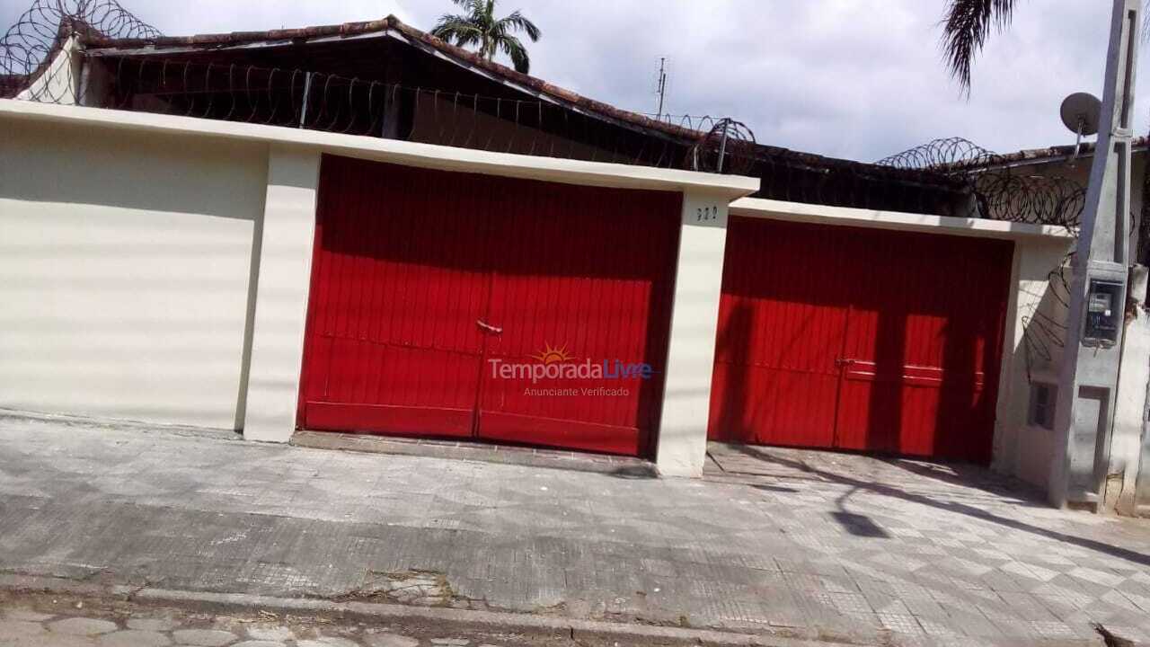 Casa para alquiler de vacaciones em Caraguatatuba (Jardim Primavera)
