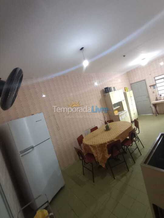 Casa para alquiler de vacaciones em Caraguatatuba (Jardim Primavera)