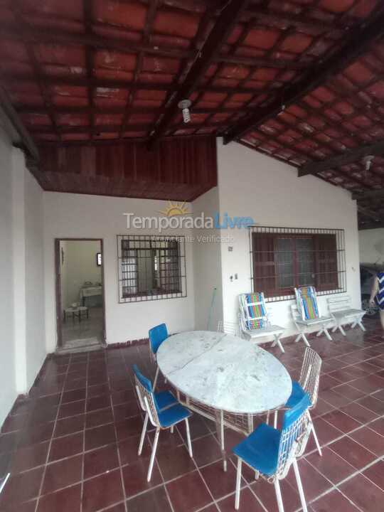 Casa para alquiler de vacaciones em Caraguatatuba (Jardim Primavera)