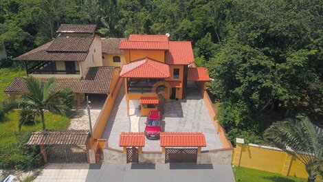 Beautiful beach house with pool in Caraguatatuba