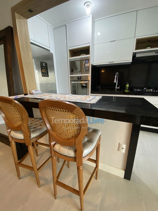 Apartamento para aluguel de temporada em Itapema (Meia Praia)