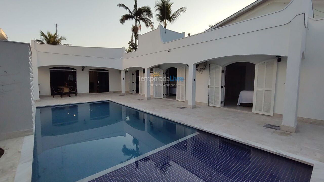 Casa para aluguel de temporada em Guarujá (Jardim Acapulco)