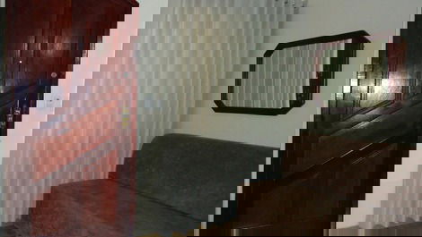 (1) sofá cama na sala