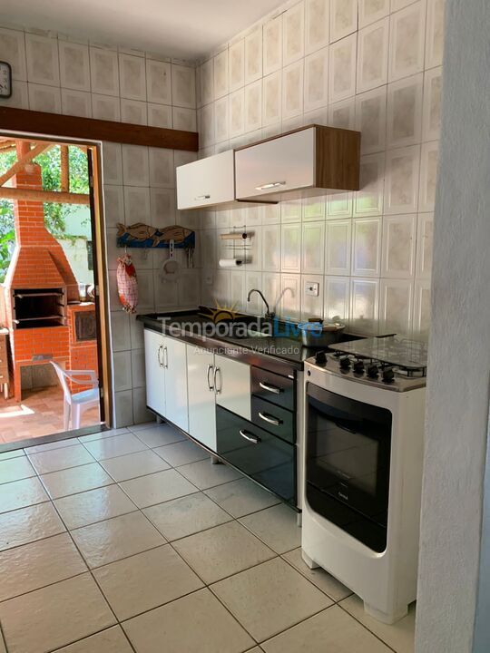 Casa para aluguel de temporada em Ubatuba (Condomínio Ressaca)