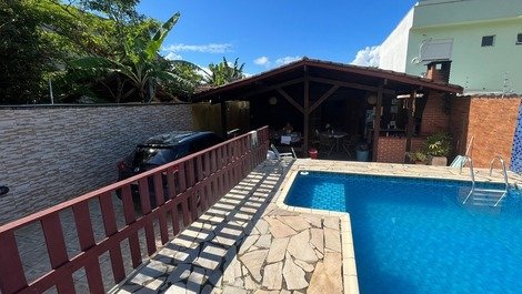 House with 4 suites, barbecue, pool next to the beach