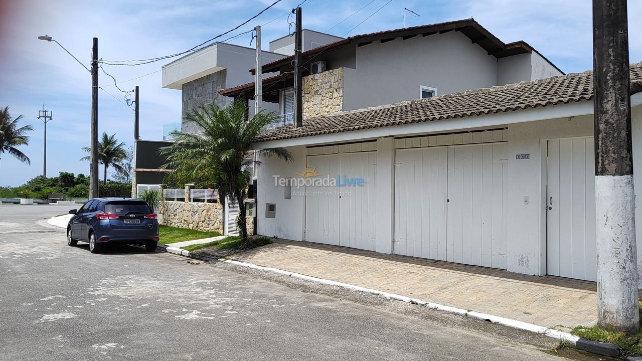 Casa para alquiler de vacaciones em Bertioga (Praia de Guaratuba)