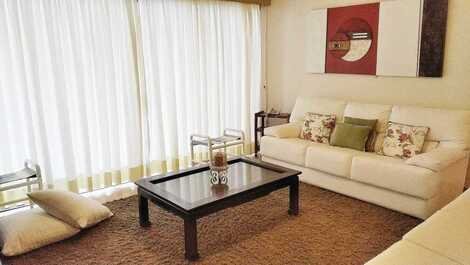 Beautiful Apartment in Pitangueiras, 50 meters from the beach for 8 people