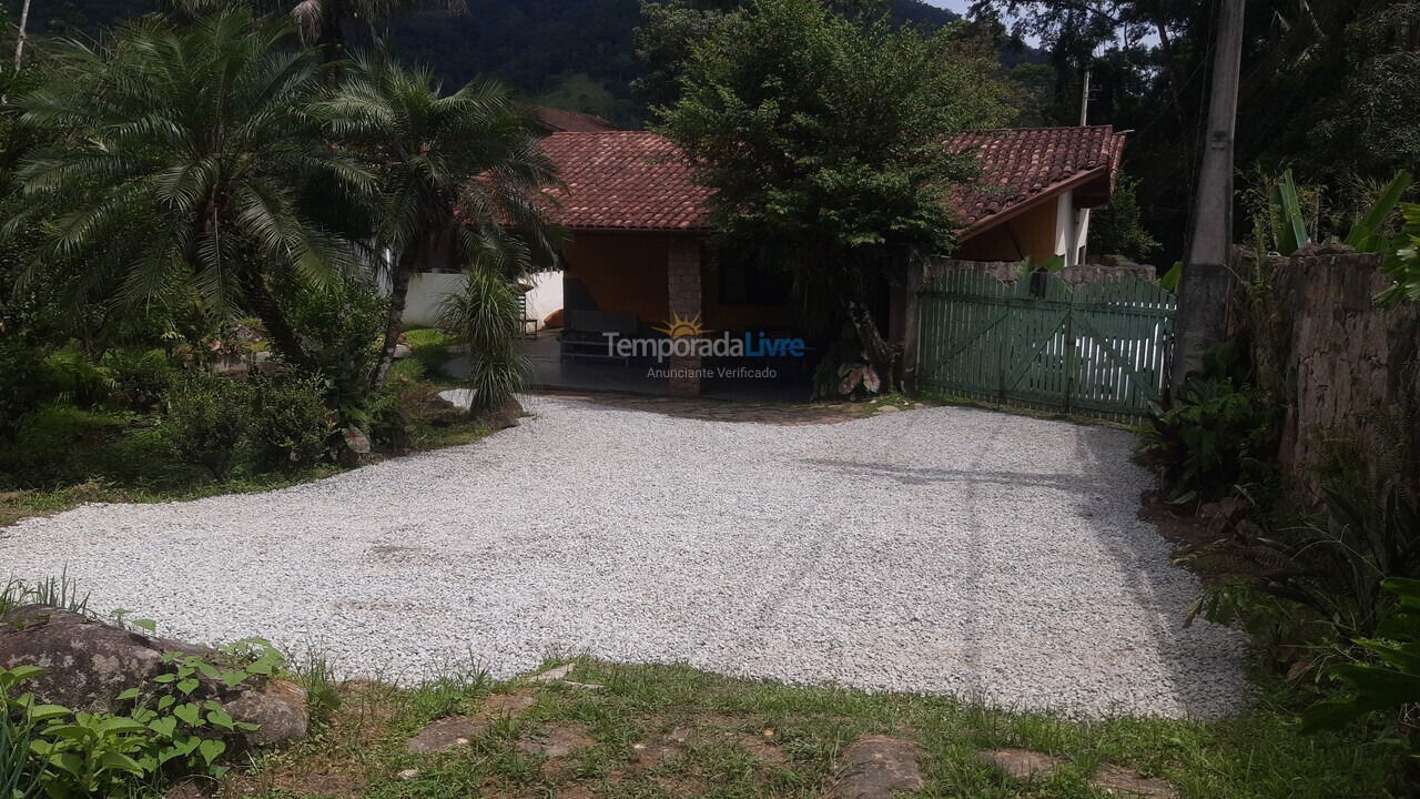 Casa para aluguel de temporada em Caraguatatuba (Sumare)