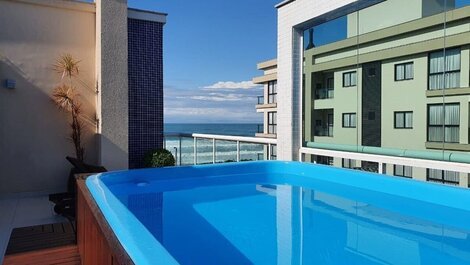 Cobertura com piscina aquecida/ Praia do Mariscal