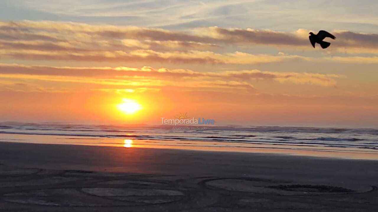 Apartamento para aluguel de temporada em Praia Grande (Praia do Caiçara)