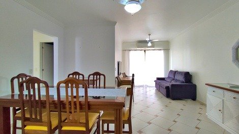 Apartment for rent located on the beach of Enseada Guarujá.