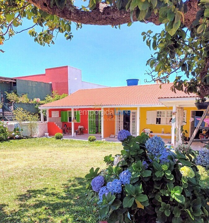 Casa para aluguel de temporada em Florianópolis (Praia do Santinho)