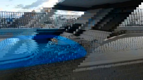 Piscina e churrasqueira