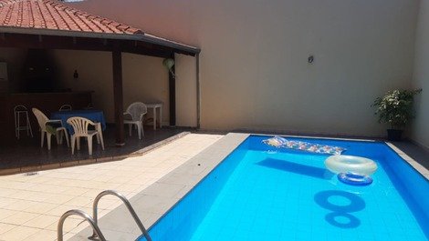 Casa com piscina em Londrina