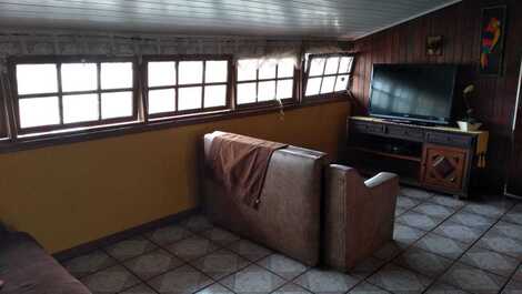 Casa de 3 dormitorios - Cabo Frio/Peró - Carnival - 400 metros de la playa - Hasta 16 personas.
