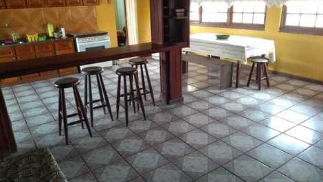Casa de 3 dormitorios - Cabo Frio/Peró - Carnival - 400 metros de la playa - Hasta 16 personas.