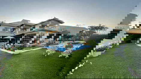Linda Casa com 5 quartos/suítes à Beira Rio