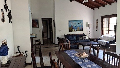 Casa con 3 suites con aire condominio 150mts Camburizinho Camburi Beach