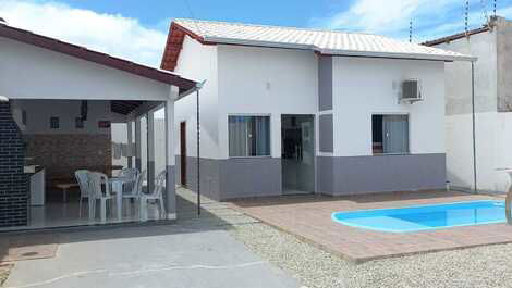 HOUSE WITH SWIMMING POOL AND GOURMET AREA 30M FROM THE BEACH