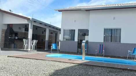HOUSE WITH SWIMMING POOL AND GOURMET AREA 30M FROM THE BEACH
