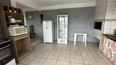 CASA AMPLA COM PISCINA E VISTA PARA A LAGOA NA PRAIA DA FERRUGEM