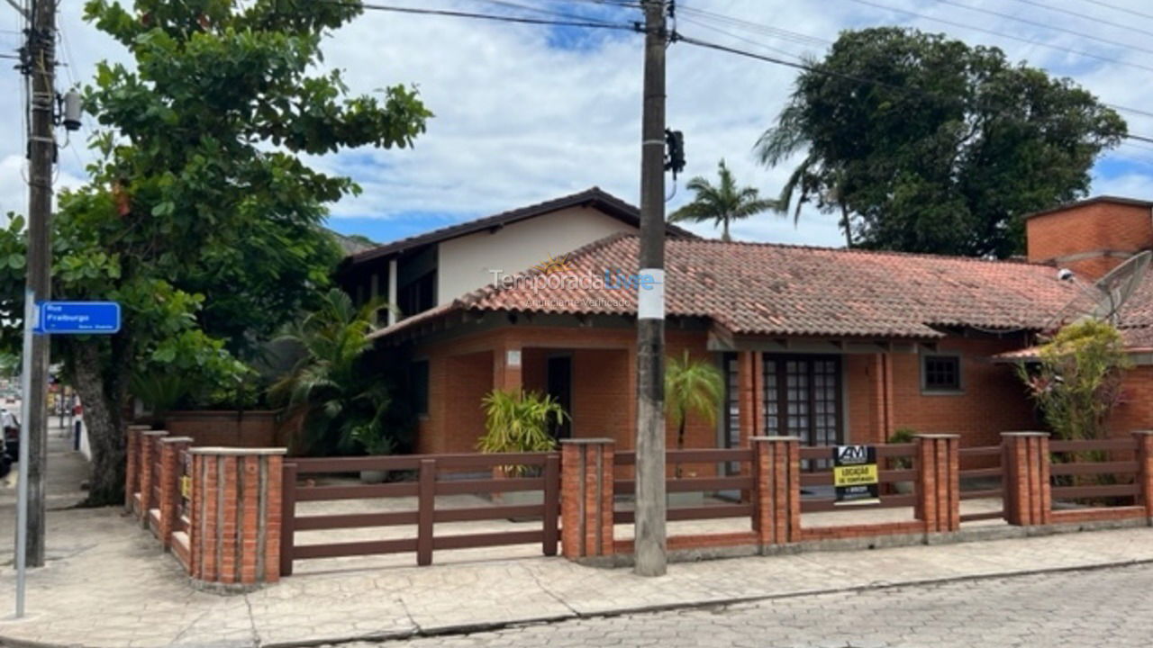 Casa para alquiler de vacaciones em São Francisco do Sul (Ubatuba)