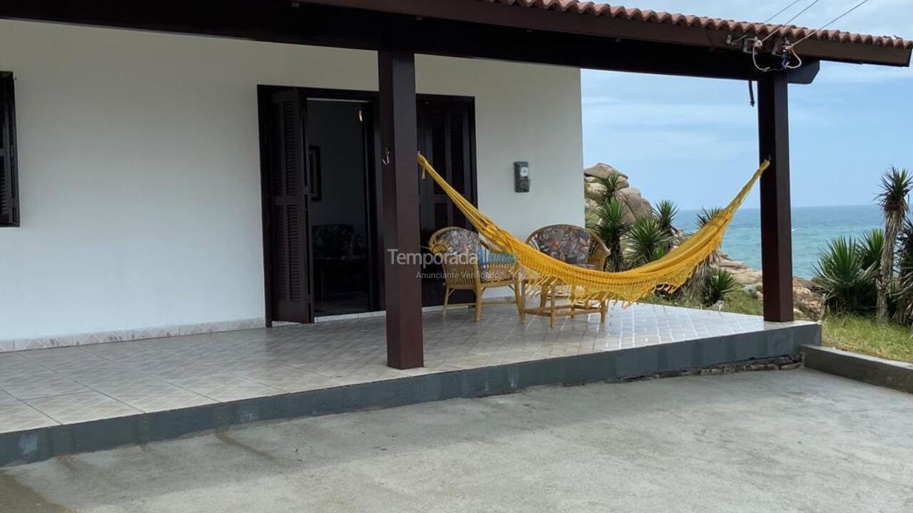Casa para alquiler de vacaciones em Laguna (Farol de Santa Marta Praia do Cardoso)