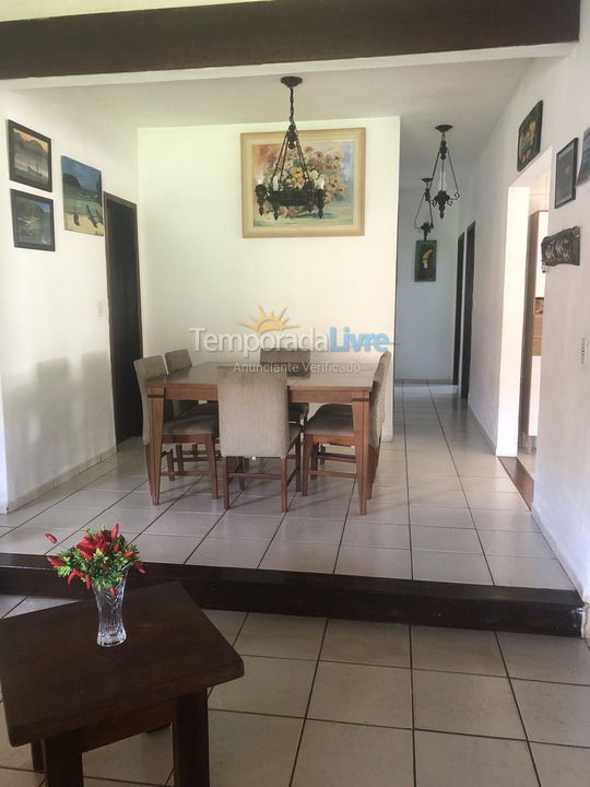 Casa para aluguel de temporada em Ubatuba (Condomínio Ressaca)