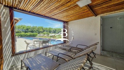 Exuberante casa com 4 suites perto da praia em Búzios!