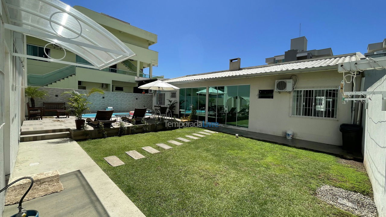 House for vacation rental in Bombinhas (Praia de Bombas)