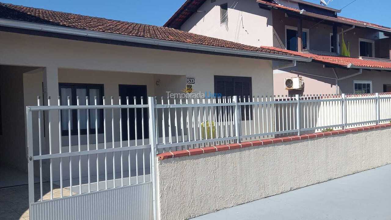 Casa para aluguel de temporada em São Francisco do Sul (Prainha)