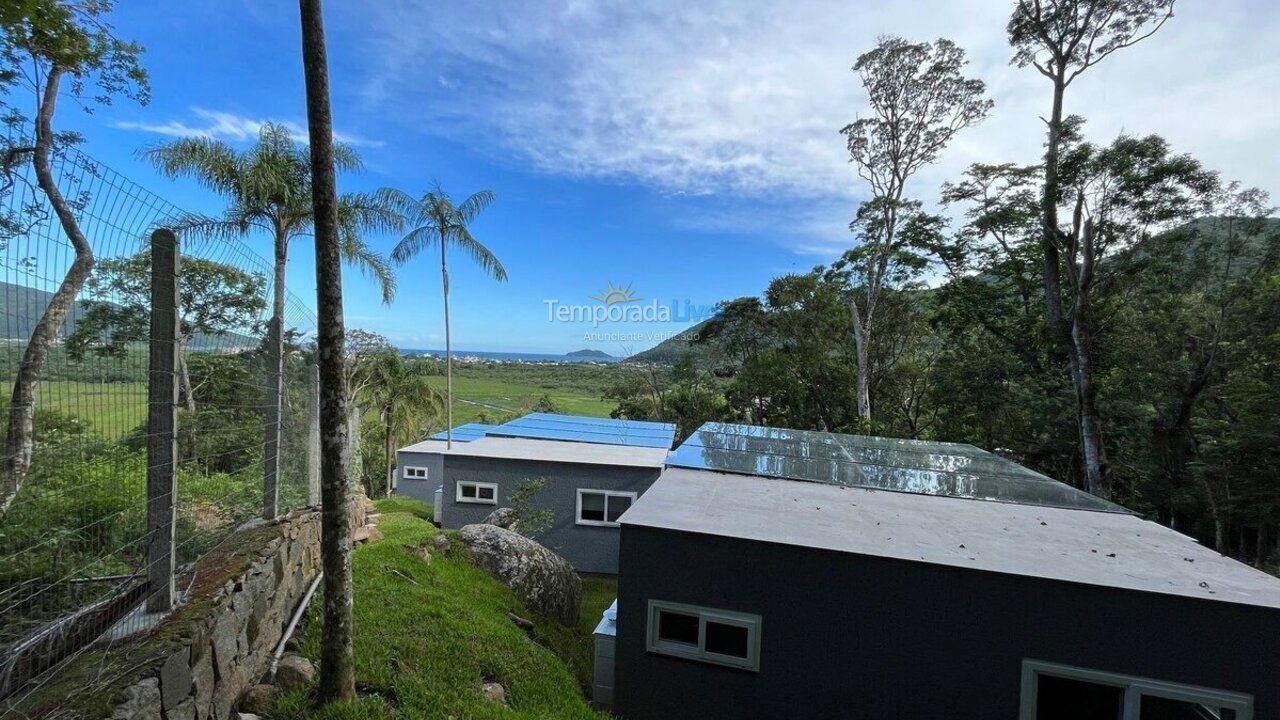 Casa para aluguel de temporada em Florianópolis (Armação do Pântano do Sul)