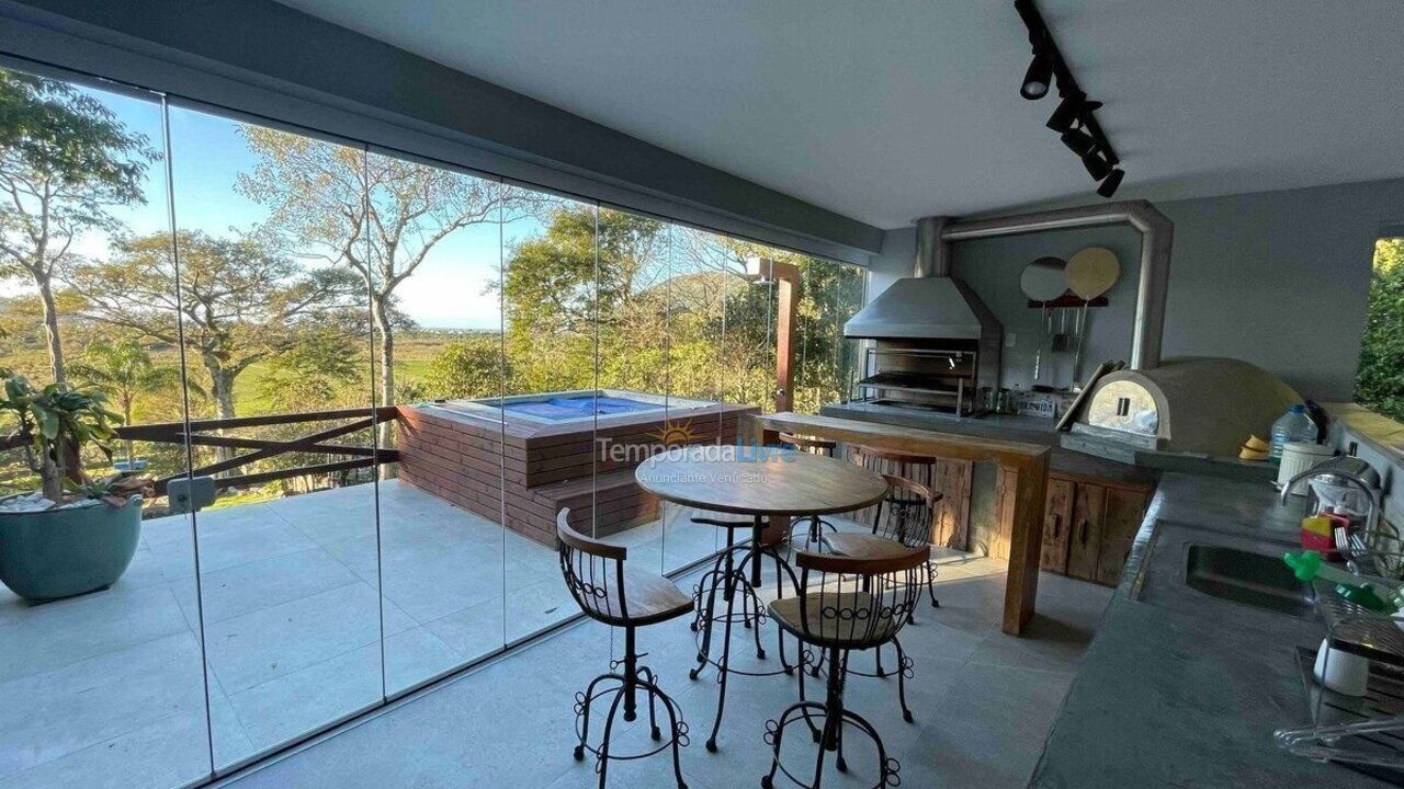 Casa para alquiler de vacaciones em Florianópolis (Armação do Pântano do Sul)