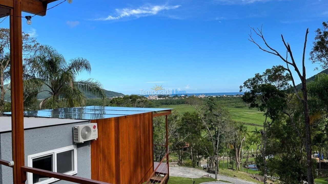 House for vacation rental in Florianópolis (Armação do Pântano do Sul)