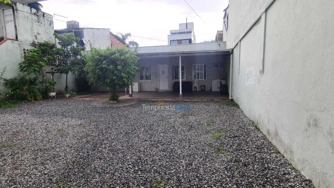 Casa para aluguel de temporada em Balneário Camboriú (Nações)