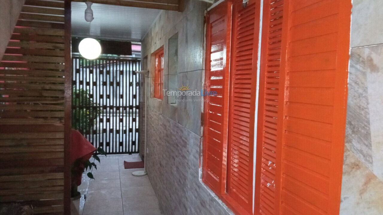 Casa para aluguel de temporada em São Sebastião (Barra do Sahy)