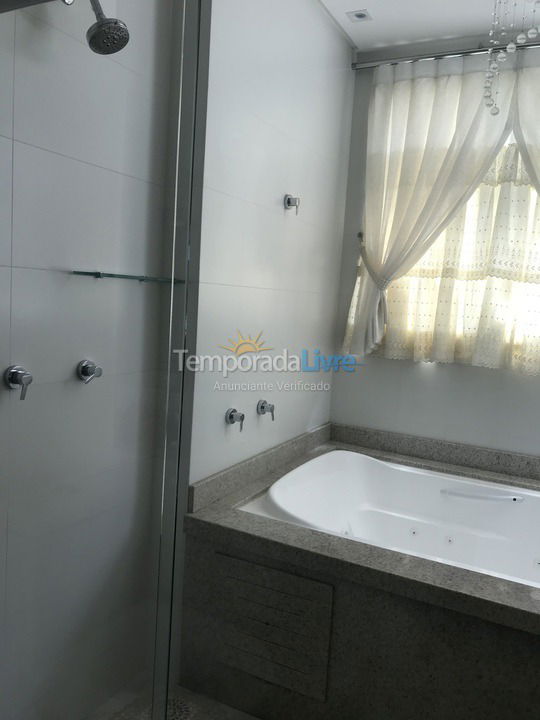 Apartamento para aluguel de temporada em Itapema (Meia Praia)