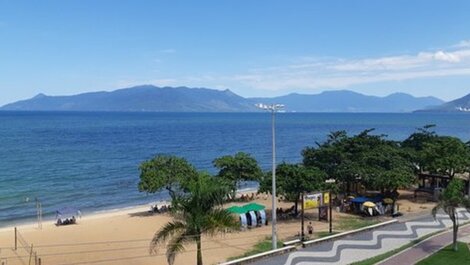 Casa três quartos 3km da praia (WhatsApp 55 12 9921138859)