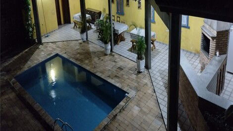 CASA BEIRA MAR PRAIA TONINHAS COM 4 DORM E PISCINA