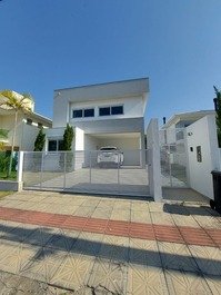 Large house in Praia de Palmas for you to enjoy your vacation.