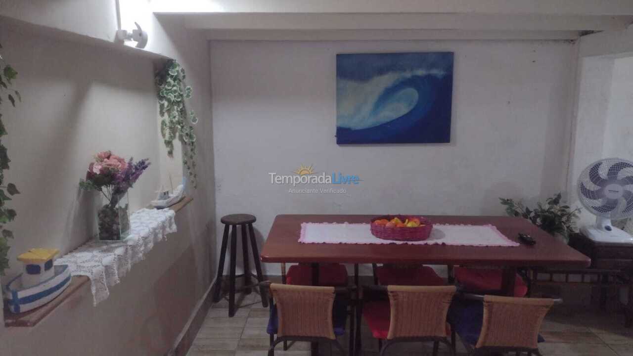 Casa para aluguel de temporada em Ubatuba (Centro)