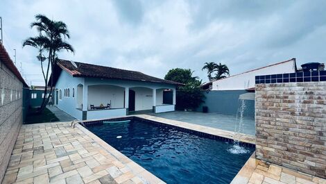 Casa com piscina térrea em itanhaem