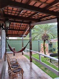 Wooden house with balcony and hammocks, ideal for those who want to relax.