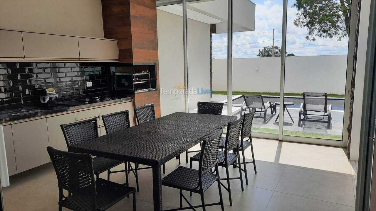 Casa para alquiler de vacaciones em Pardinho (Ninho Verde Eco Residence)